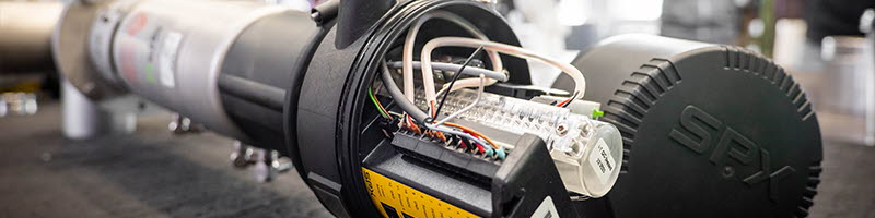 Detail elektrick&eacute;ho zapojen&iacute; procesn&iacute;ho zař&iacute;zen&iacute; při mont&aacute;ži a př&iacute;pravě technologie k uveden&iacute; do provozu
