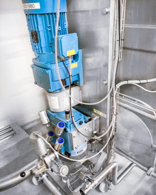 Pompe à pistons circonférentiels en installation verticale sur silo à beurre