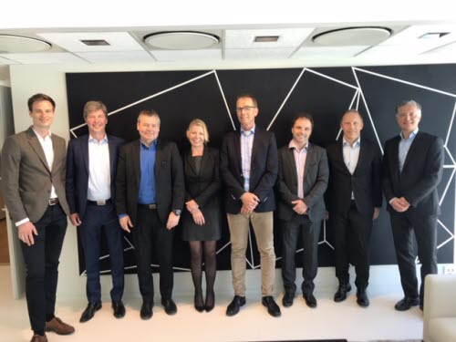 Fra venstre: Viktor Skargren (Project Manager Strategy & M&A, Axel Johnson International), Ole Weiner (CEO, AxFlow Holding), Hans Erik Maastad (daglig leder, Innva AS), Nina Standahl (administrasjons- og markedssjef, Innva AS), Gunnar Ødegård (administrerende direktør, AxFlow AS), Rune Borgen Karang (MA-sjef, Innva AS), Lars Carlson (CFO, AxFlow Holding), Anders Larsen (Økonomisjef, AxFlow AS).