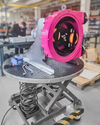 realAx IP60 Schlauchpumpe f&uuml;r faserhaltige Medien in industrieller Fertigung.