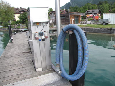 Pumpe zum spülen des Systems in den See gehängt