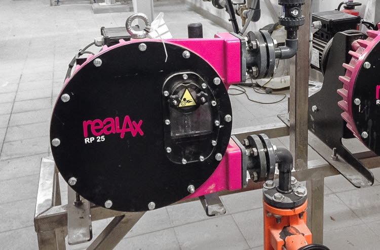 Schlauchpumpen realax RP 26 zur Dosierung von Aktivkohle