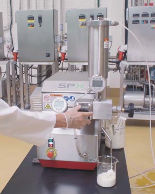 Laborhomogenisator mit druckbeaufschlagtem Zuf&uuml;hrbeh&auml;lter aus Edelstahl