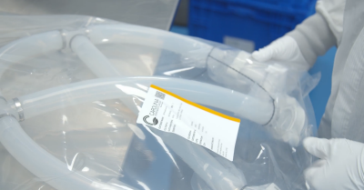 Single-use-Komponenten werden im Reinraum steril nach ISO 11137 verpackt und verschweißt