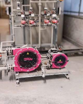 Schlauchpumpe realAx IP unterschiedlicher Gr&ouml;&szlig;e beim F&ouml;rdern abrasiver Abw&auml;sser